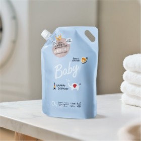 NƯỚC GIẶT QUẦN ÁO EM BÉ KHÁNG KHUẨN CHO DA NHẠY CẢM KU1166 - GENTLE ENZYME - DẠNG TÚI 1100ML - HƯƠNG CÂY XÔ THƠM